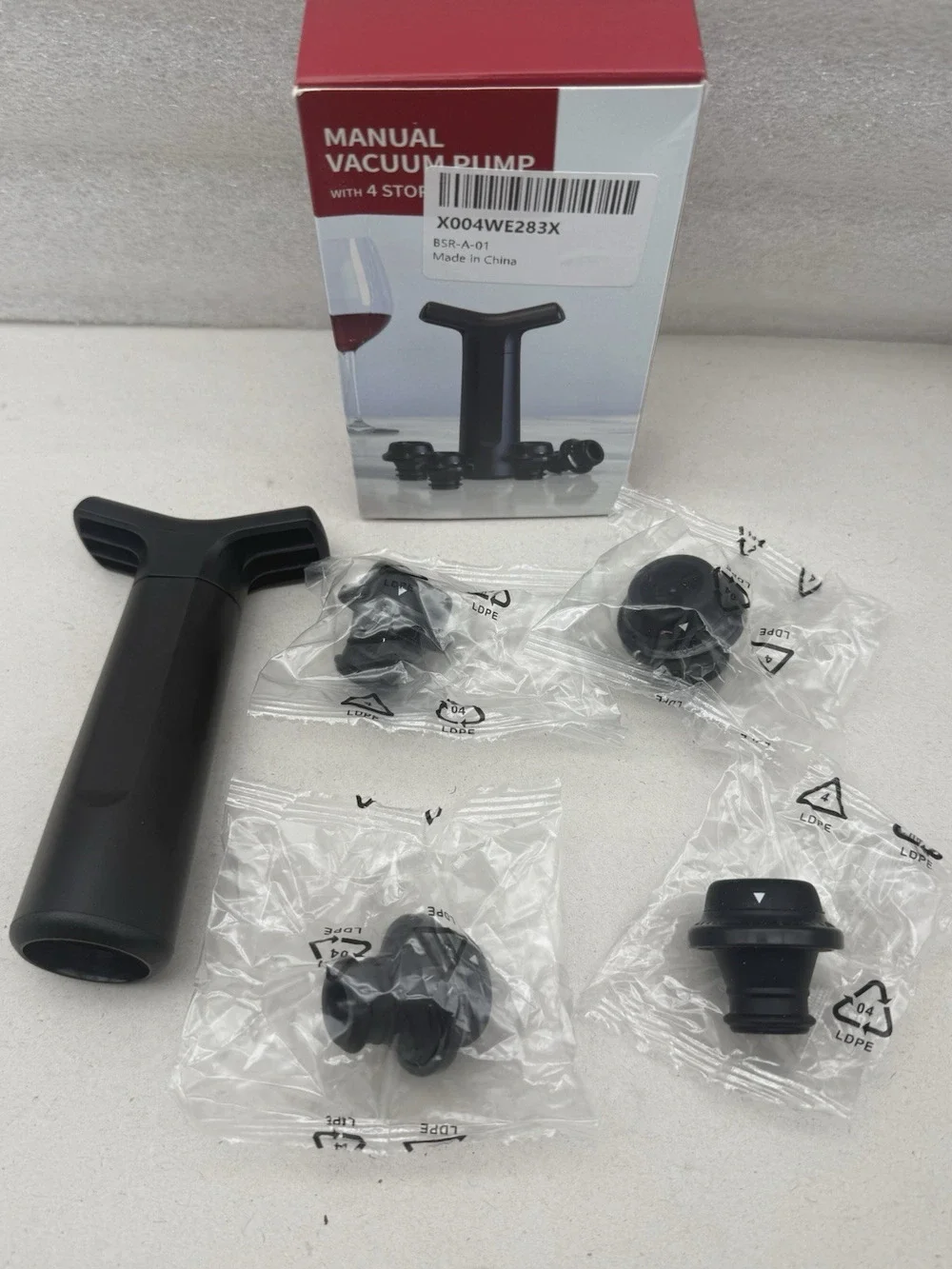 Wine Stopper, Wine Saver Vacuum Pump with 4 Reusable Stoppers, OPEN BOX *READ